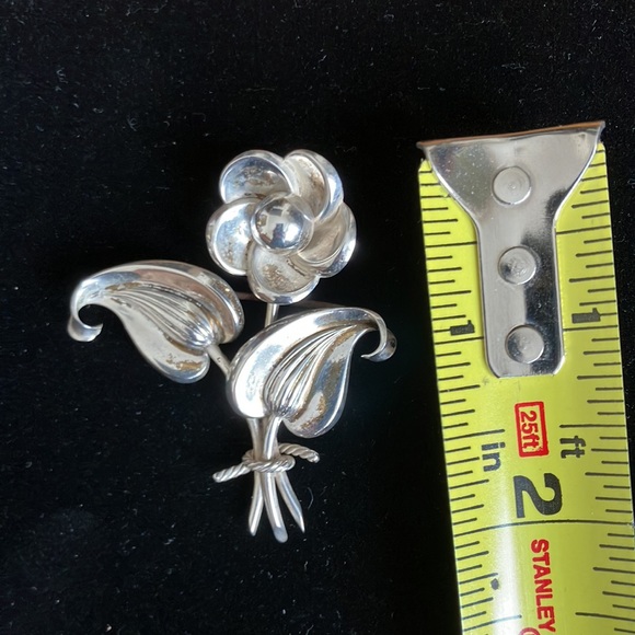 Delightful VINTAGE Mexico Silver "Marcel Boucher" Flower and Leaf Brooch 1940's - Picture 6 of 9